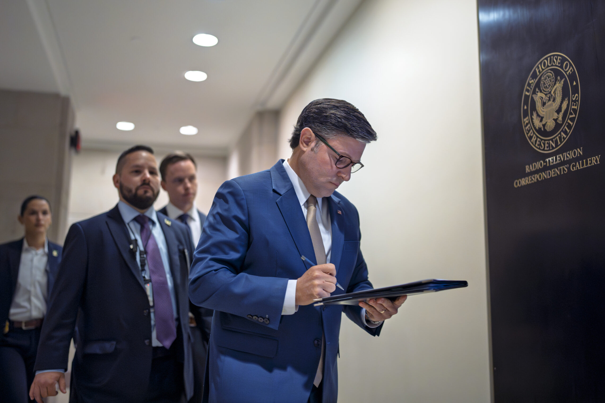 Senate Republicans head to the White House in a show of unity as the shutdown enters its fourth week