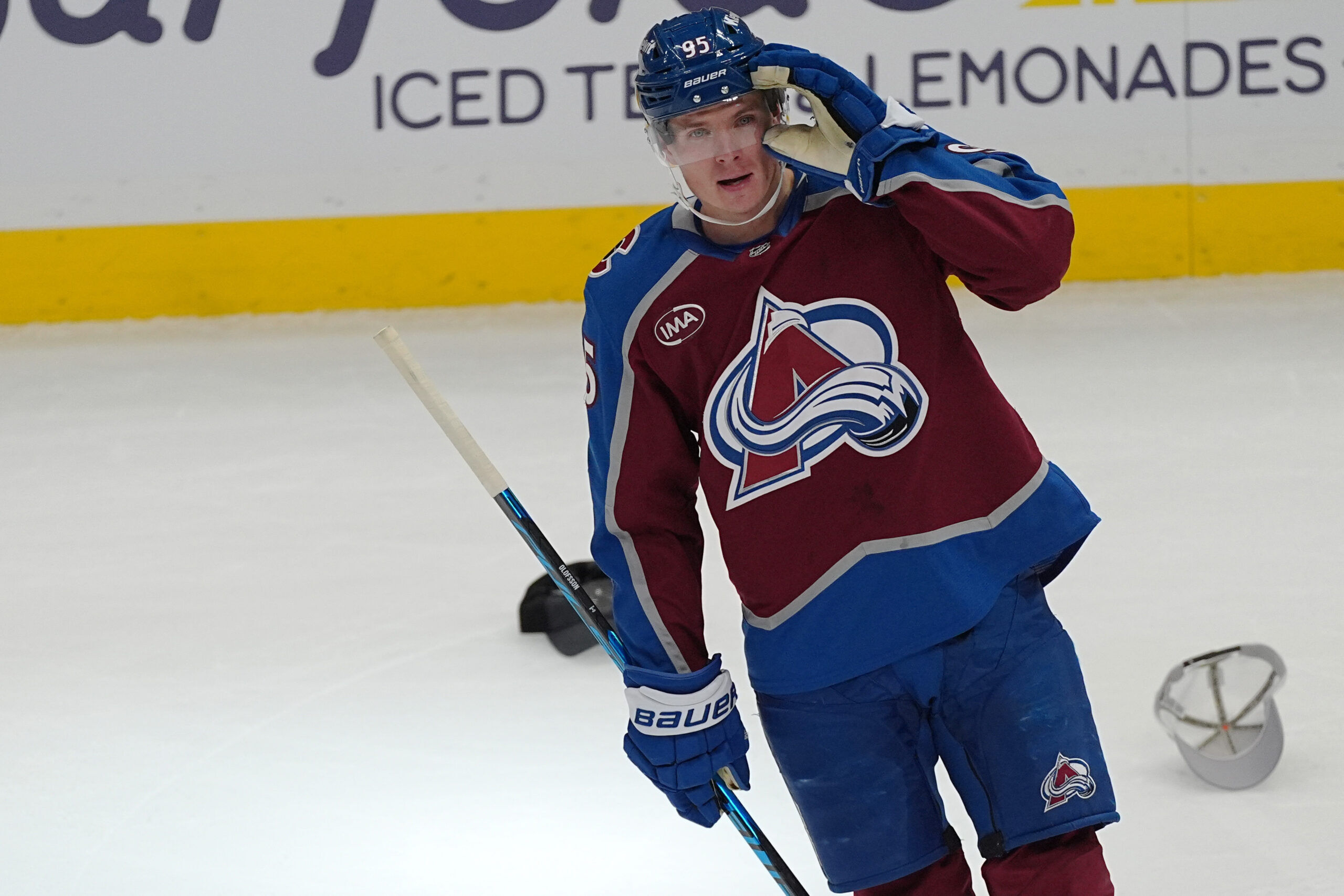 Olofsson, power play break through in 8-4 Avalanche victory