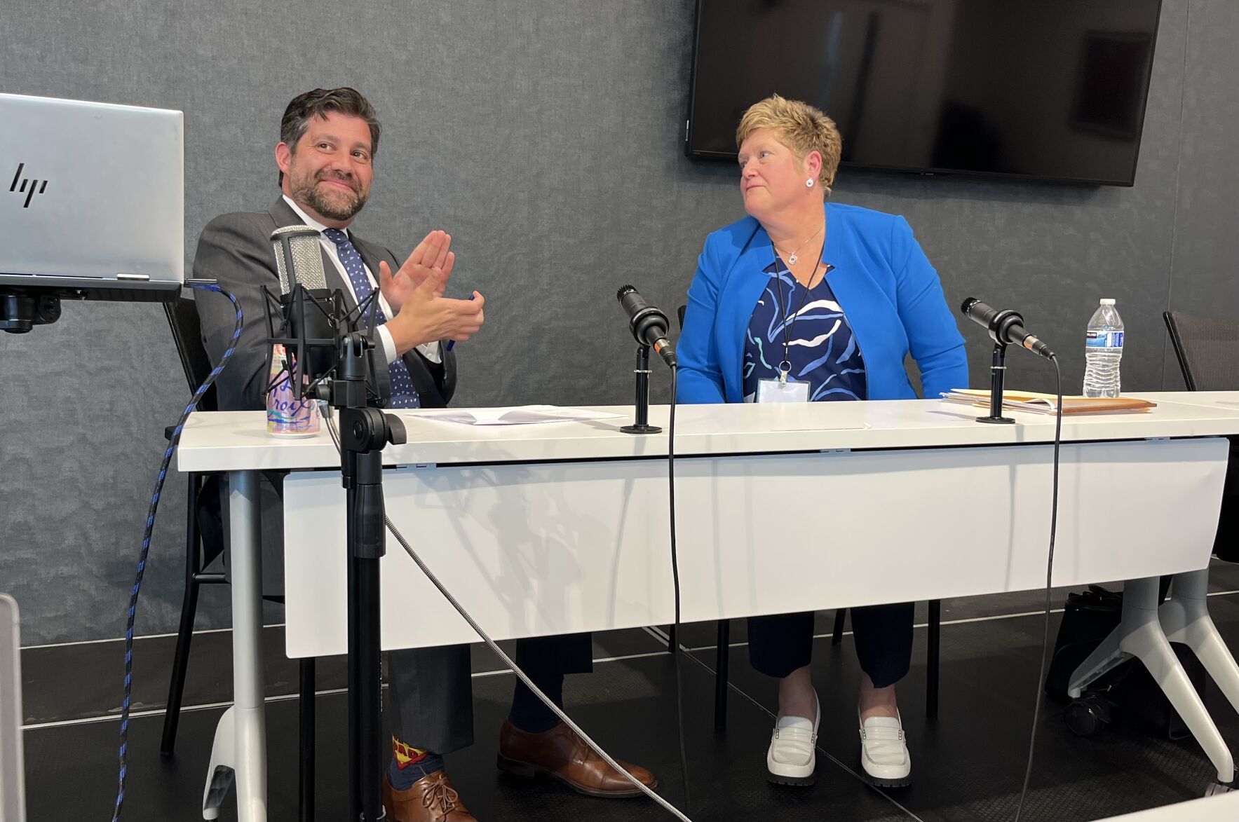 FILE PHOTO: Attorney David Gartenberg applauds for U.S. District Court Judge Charlotte N. Sweeney at a legal event in Denver on July 21, 2023. (Photo by Michael Karlik)