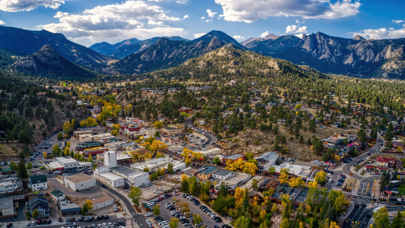 Voluntary evacuation orders lifted as crews contain vegetation fire in Estes Park