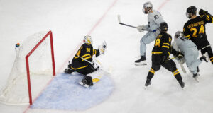 Kaidan Mbereko, upperclassmen show up for Colorado College as Tigers beat No. 9 Bulldogs