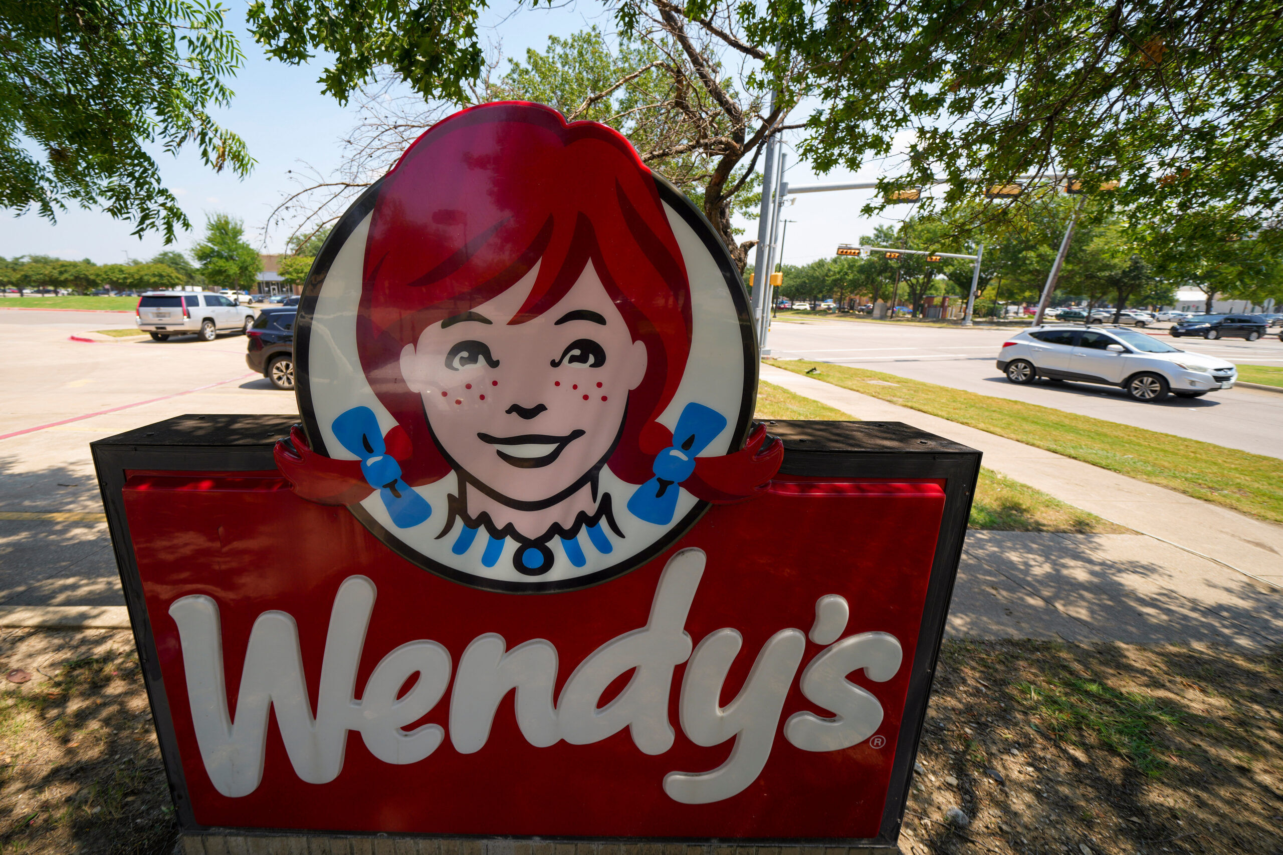 Wendy’s to close hundreds of US stores