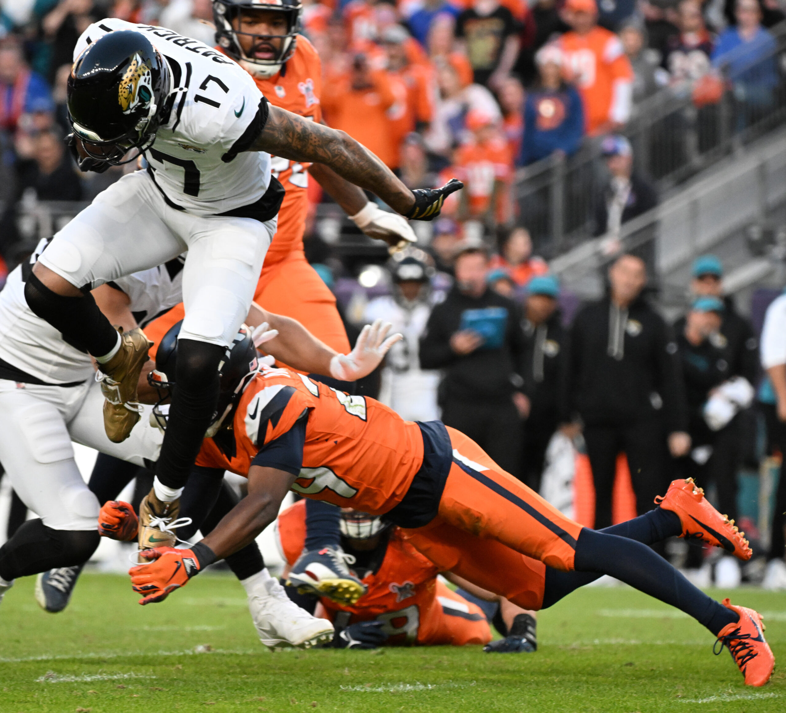 Broncos defense unable to overcome penalties, poor tackling, big plays in loss to Jaguars