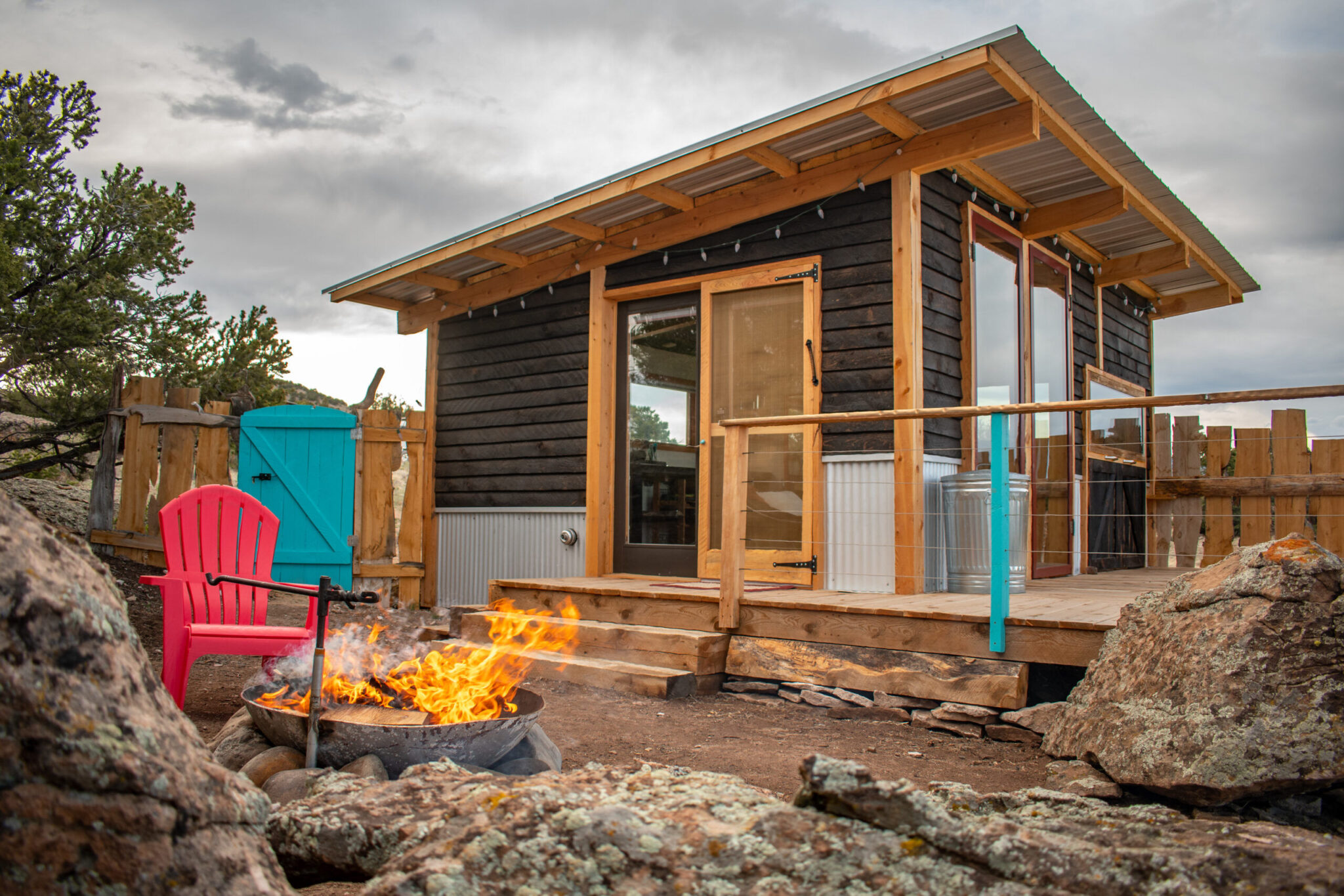 Off-grid Airbnb in Colorado features roll-out bed for sleeping under ...