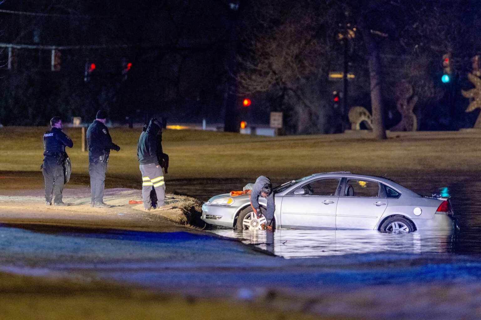 Driver and 4 rescuers hospitalized after vehicle plunges into frigid Colorado lake