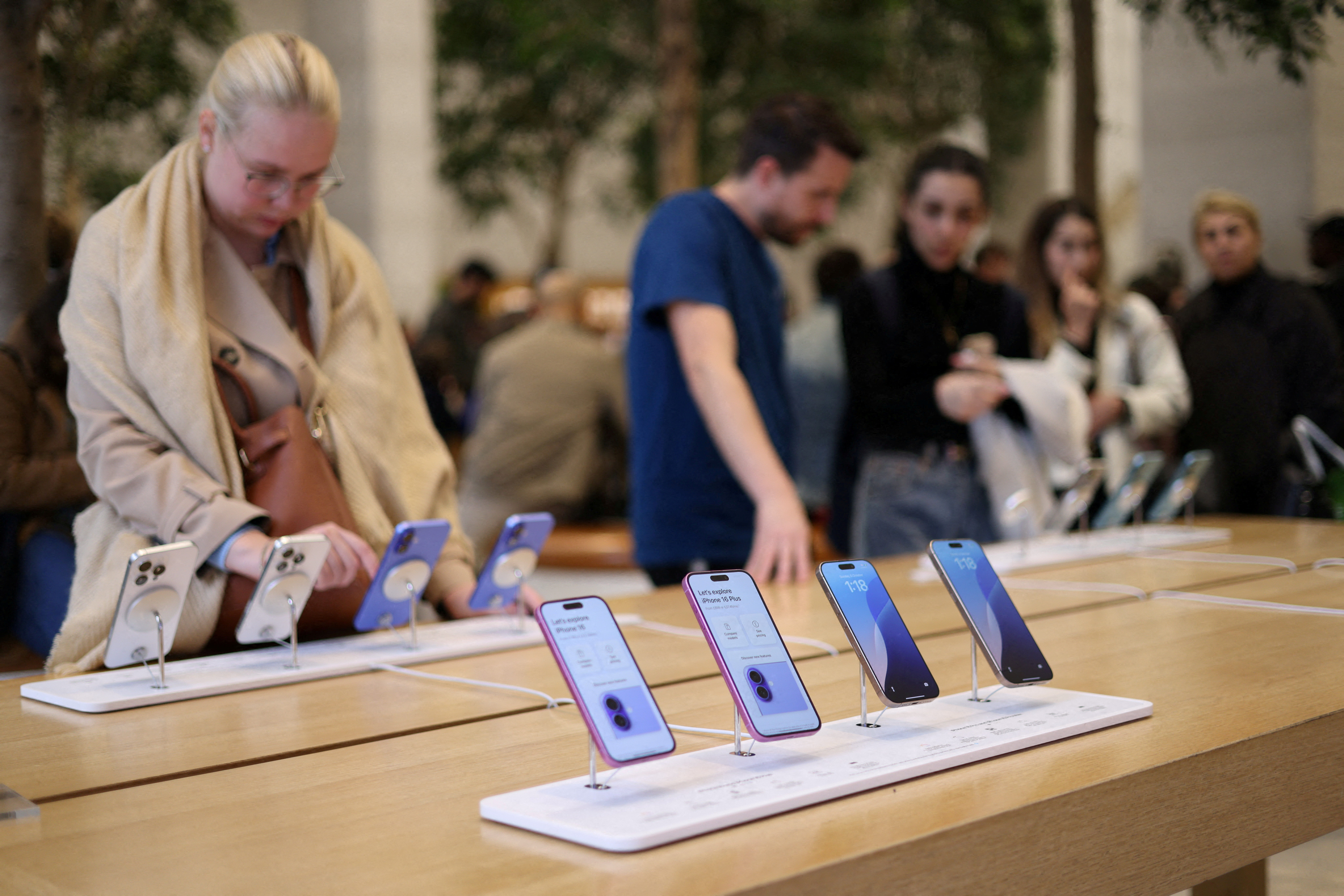 IDC: Smartphone market set for biggest-ever decline in 2026 on memory price surge