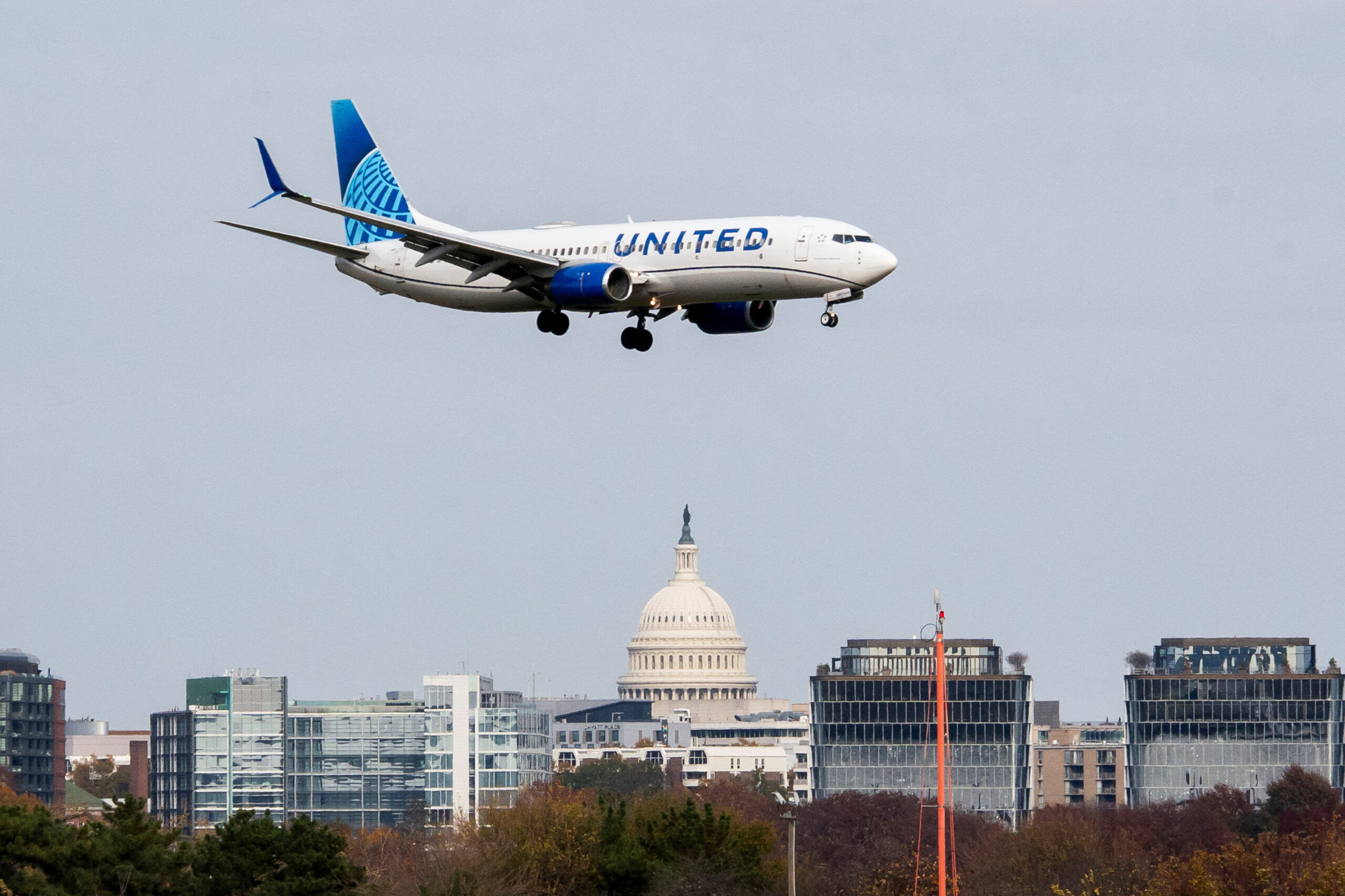 United Airlines to cut more flights as oil prices rise