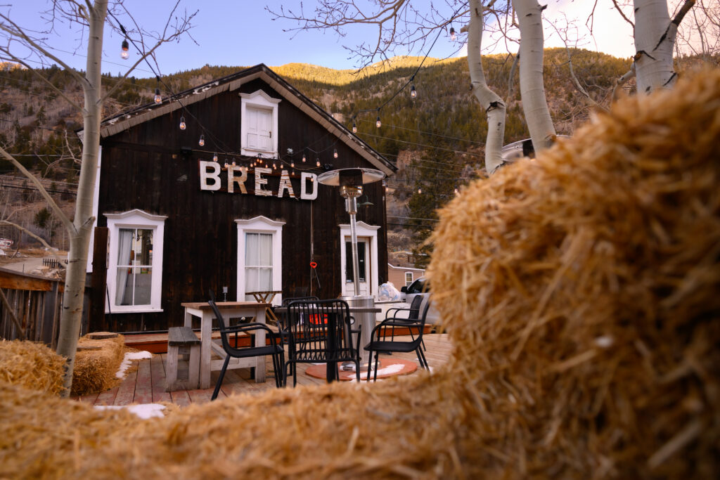 A cocktail hideaway in Colorado’s mountains
