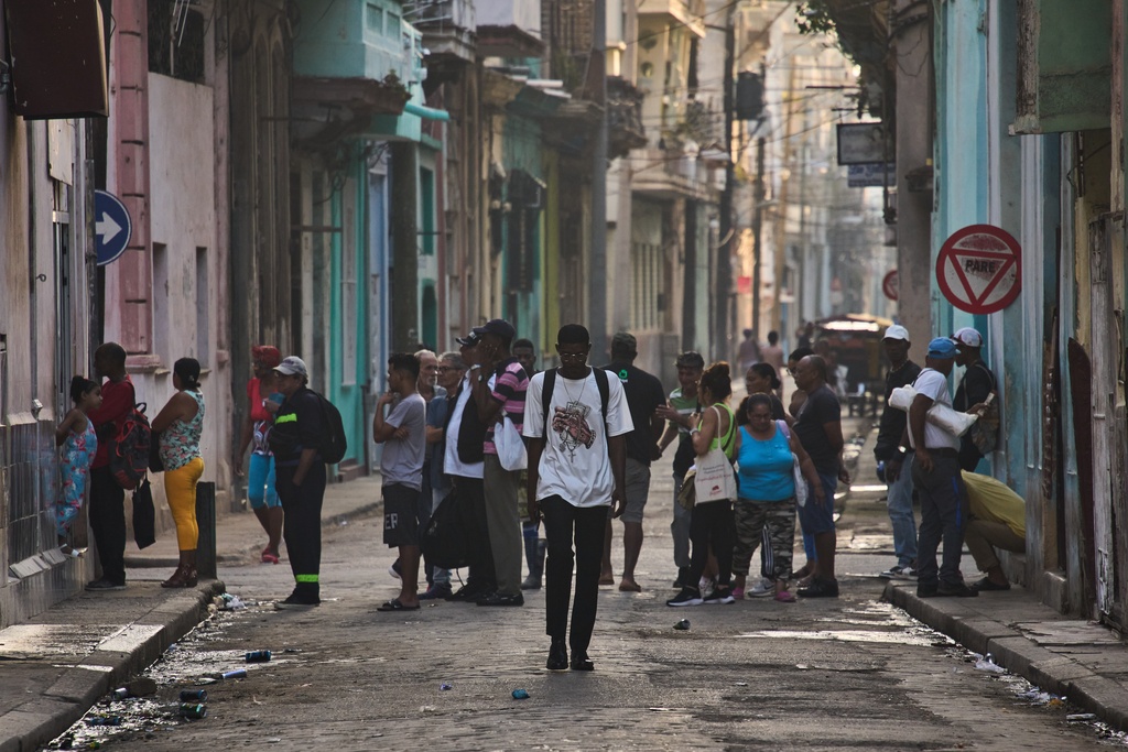 Cuba opens private-sector investment to nationals in US