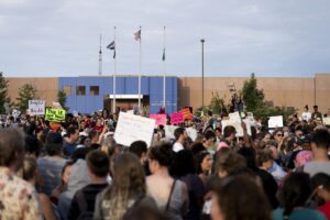 Report claims poor living, health, food conditions at Aurora ICE detention center