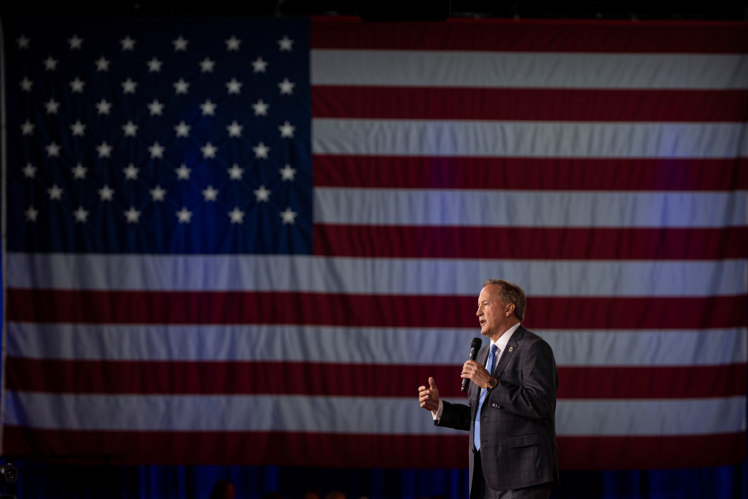 Senate Democrats raise massive campaign funds as GOP candidates lag