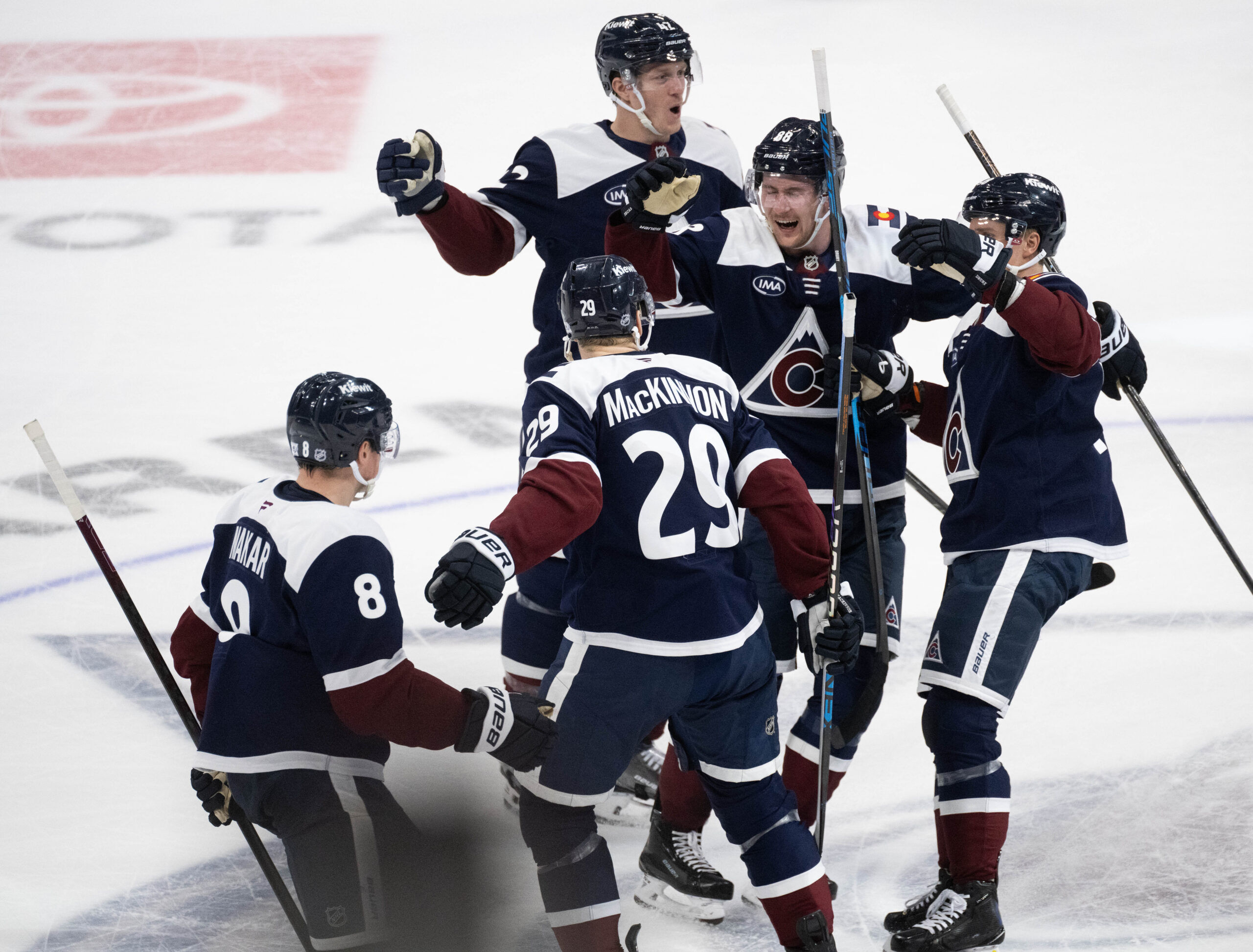 Avalanche win Central Division, guarantee home-ice advantage until Stanley Cup Final
