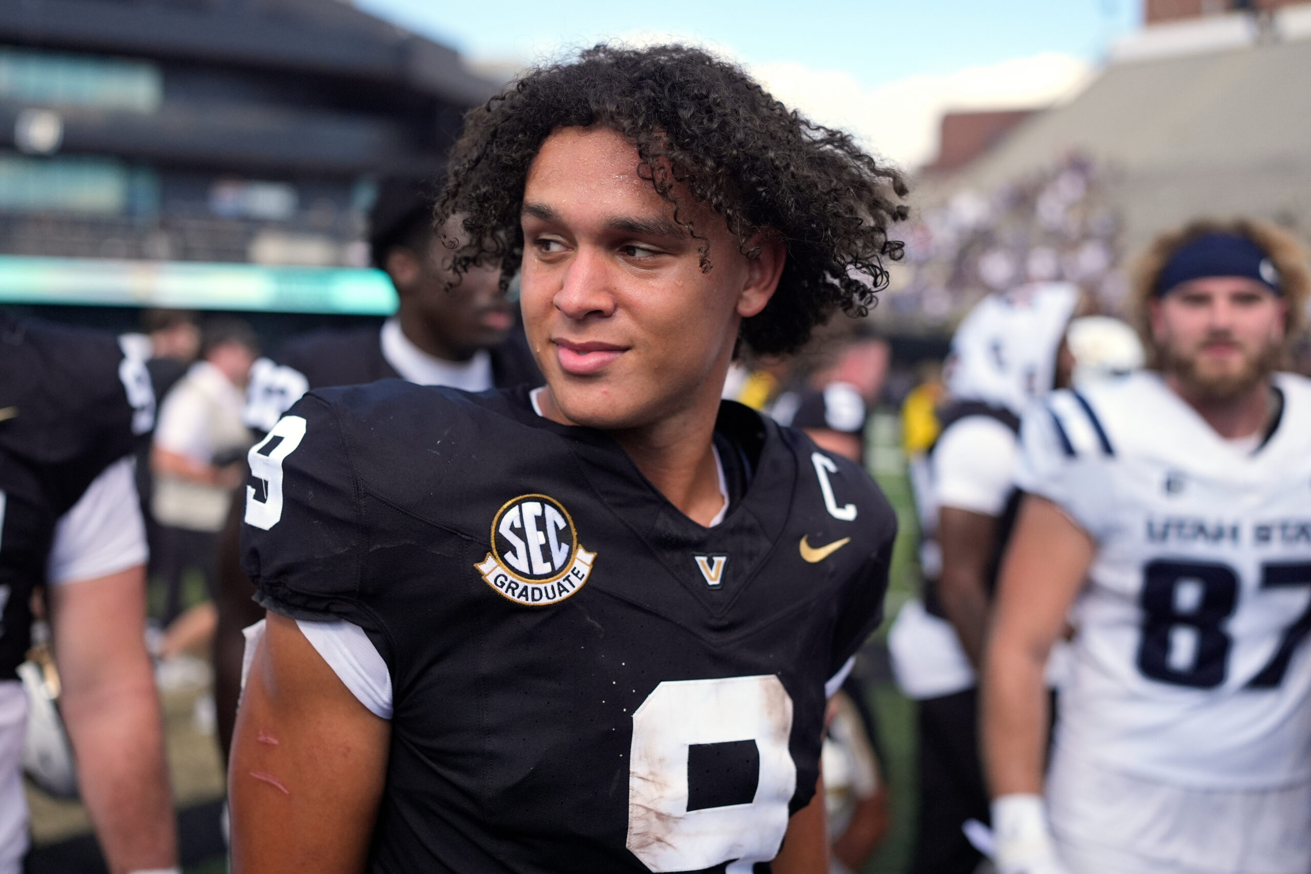 Broncos mock draft: Denver prioritizes tight end, running back after trading for Jaylen Waddle