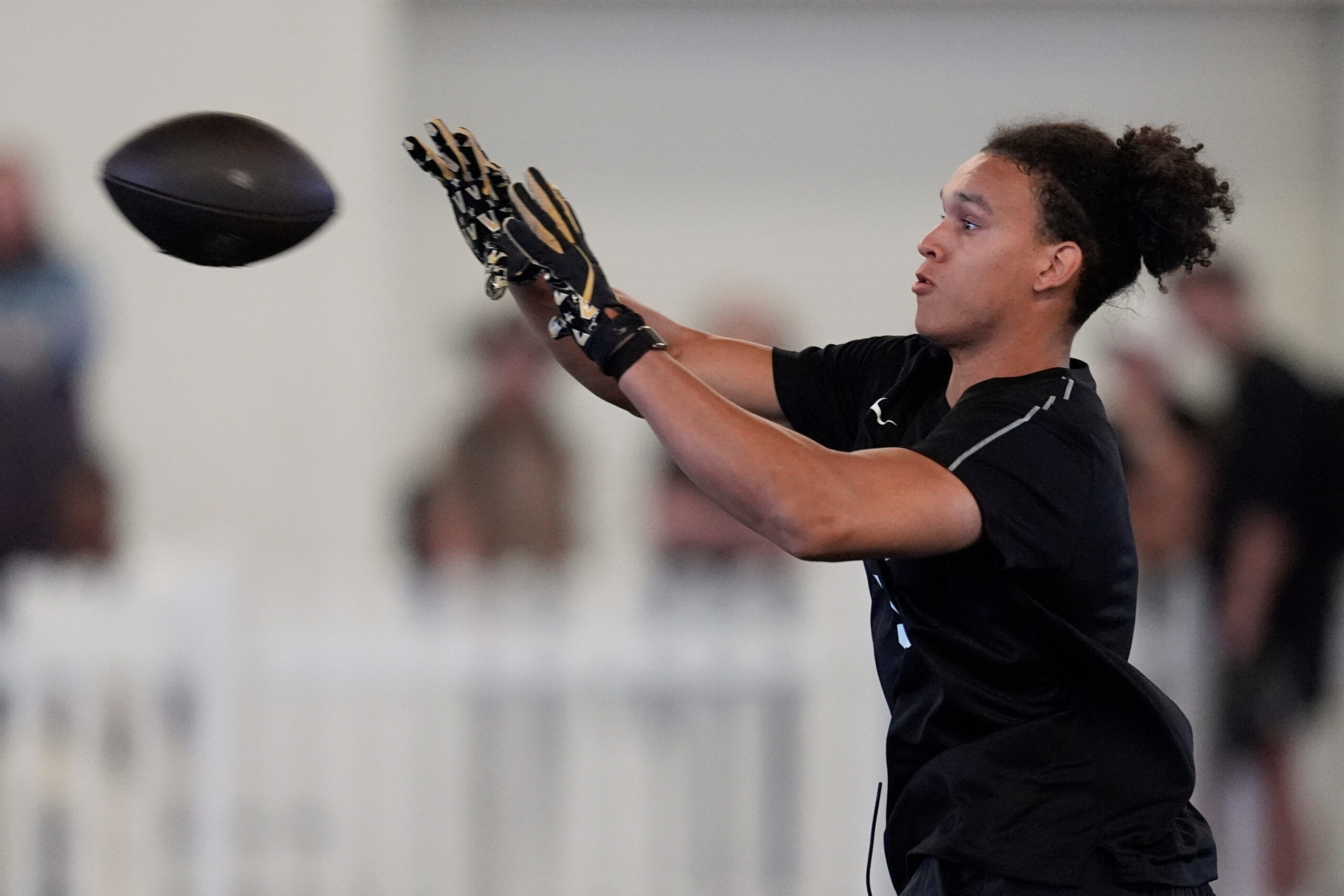 Broncos on offense in draft to eye tight ends, adding depth at running back
