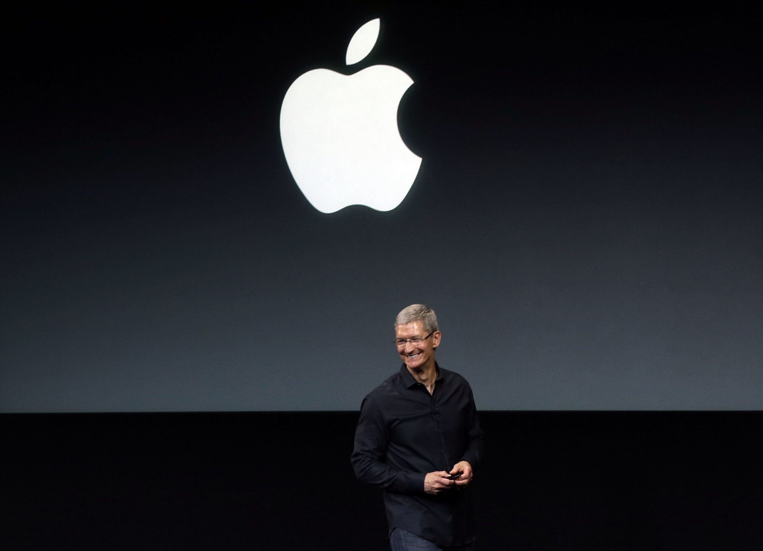 Tim Cook will step down as Apple CEO and hand reins over to the iPhone maker’s hardware leader