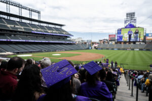 Graduates are booing pep talks on AI at college commencements