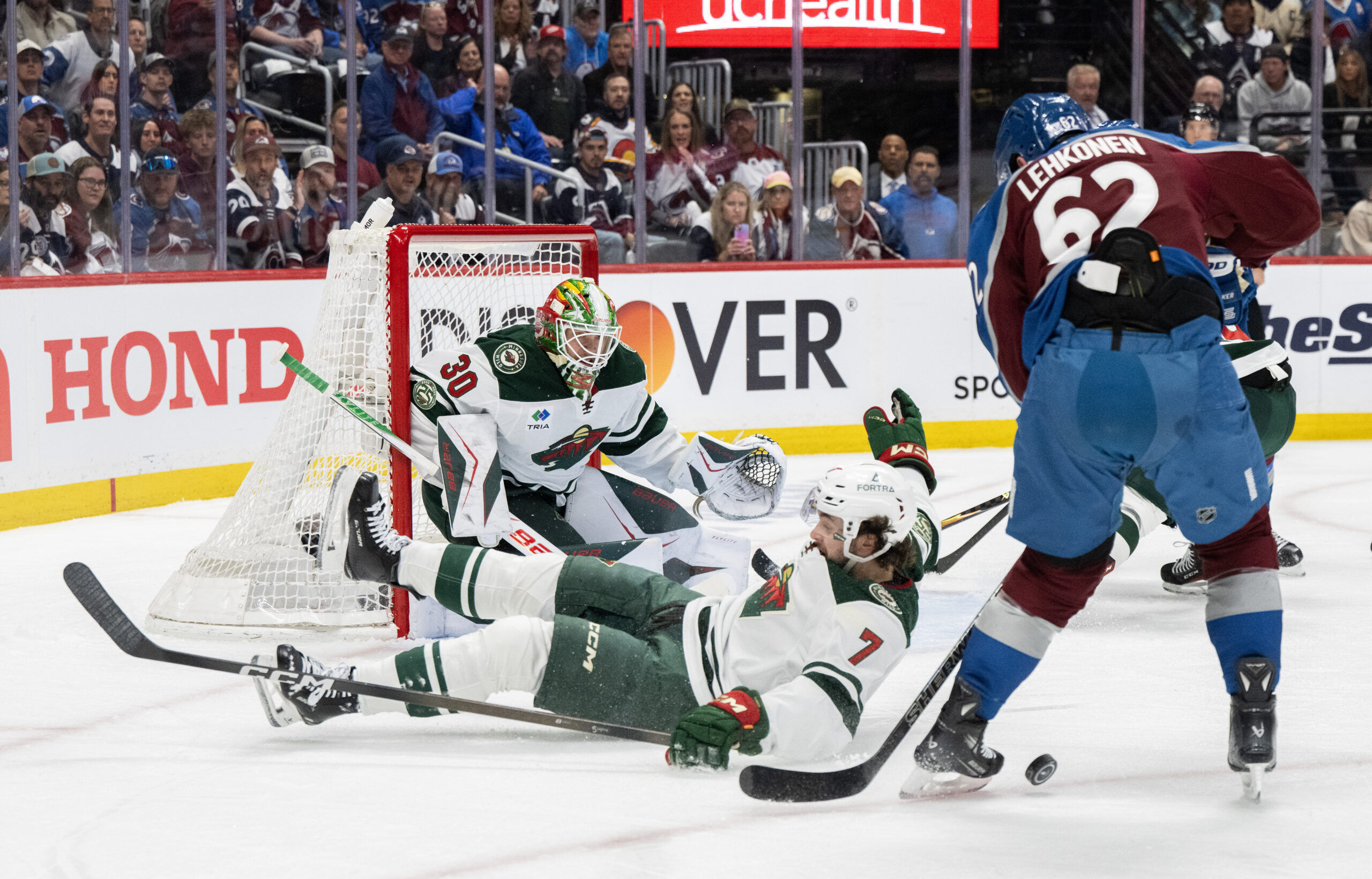 In surprising twist, Avalanche to play Game 4 without Sam Malinski, Artturi Lehkonen