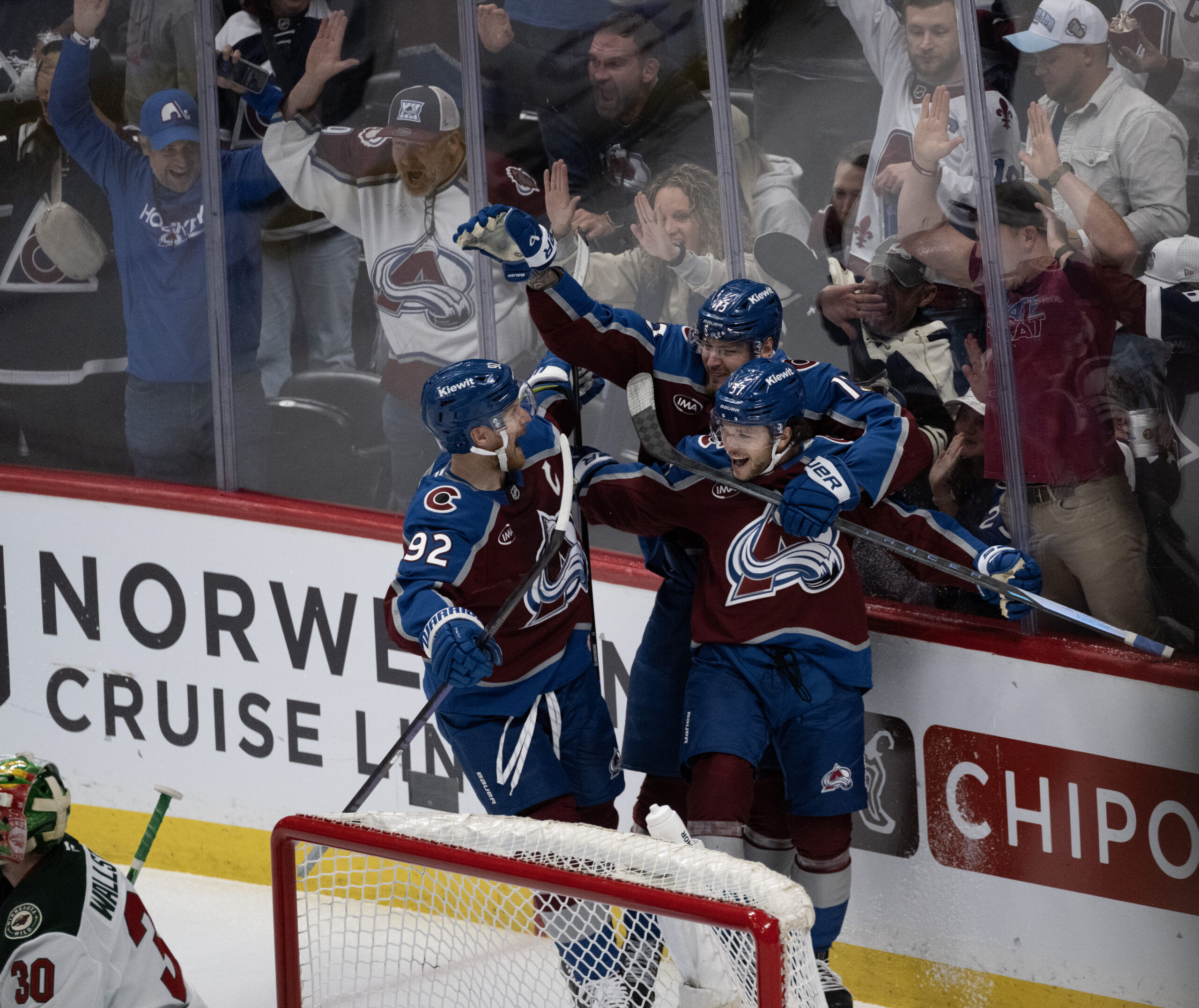 Avalanche 9, Wild 6 | 3 takeaways from a crazy Game 1 victory for Colorado