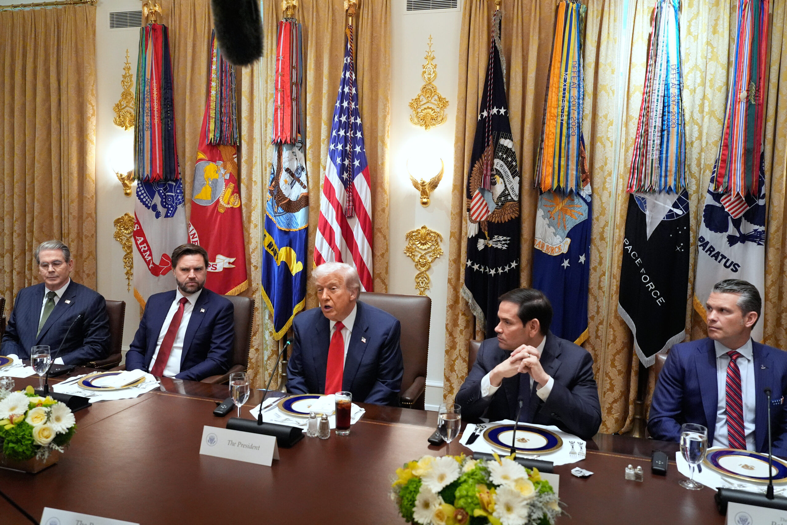 Trump and Cabinet head to Camp David as negotiations to end the Iran war continue