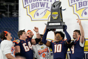 Whether speaking in English or Spanish, rookie Miles Scott ‘ready’ to contribute to Broncos
