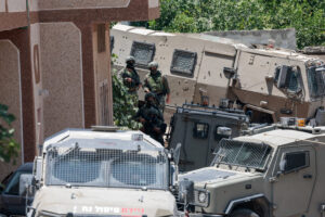 Israeli troops round up Palestinians in West Bank