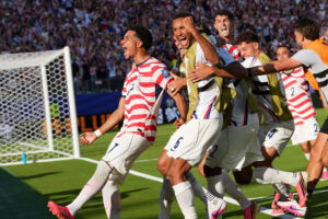 U.S. beats Bosnia-Herzegovina 2-0 to advance to round of 16 and keep its World Cup dreams alive